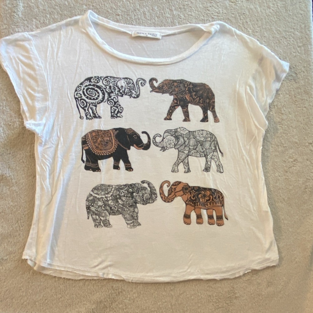 French Pastry White Elephant Graphic T-shirt Medium‎ Crew Neck Boho Hippie